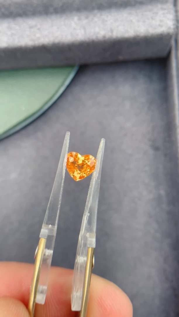 未镶嵌裸石石榴石（芬达石）1.65ct 芬达石
