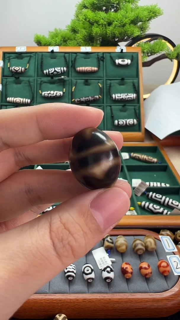 玛瑙/玉髓颈饰未镶嵌艾*杰17.（微瑕随机发货）