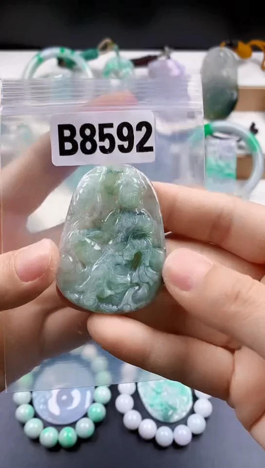 颈饰未镶嵌翡翠天然翡翠吊坠挂件