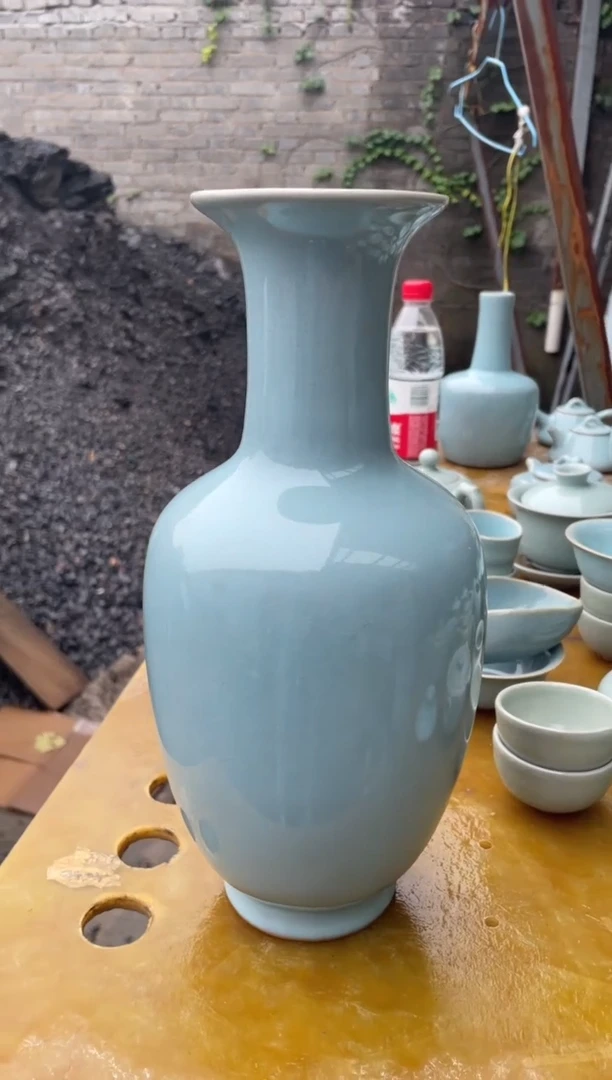 黑****白玉兰瓶 天青 微瑕 朱家汝窑款