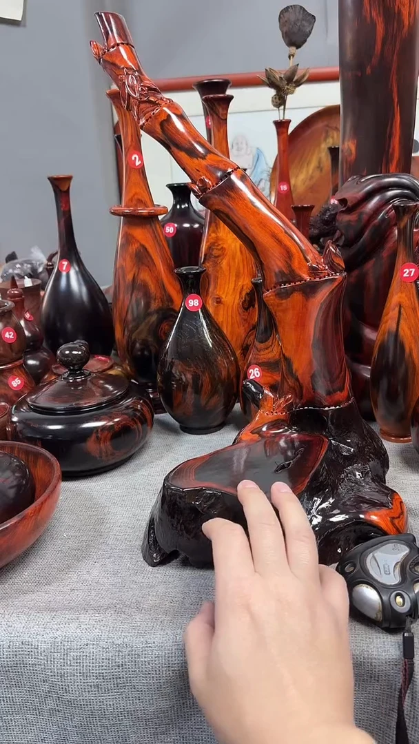 木江**庐大红酸枝根雕摆件一个