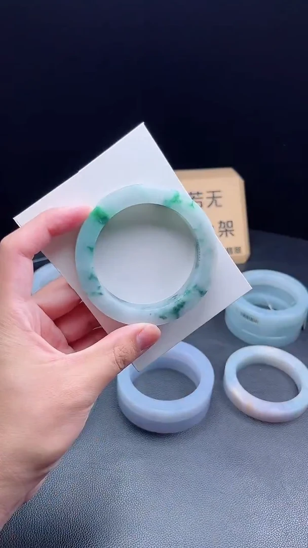 未镶嵌手镯定制翡翠小****?定制