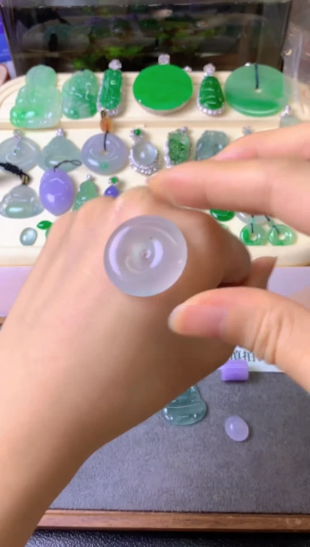 未镶嵌定制翡翠心**成毛货抛光