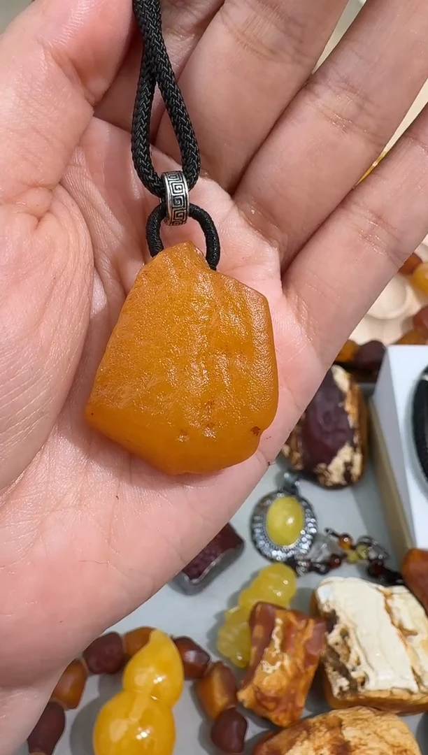 未镶嵌琥珀裸石H****리琥珀