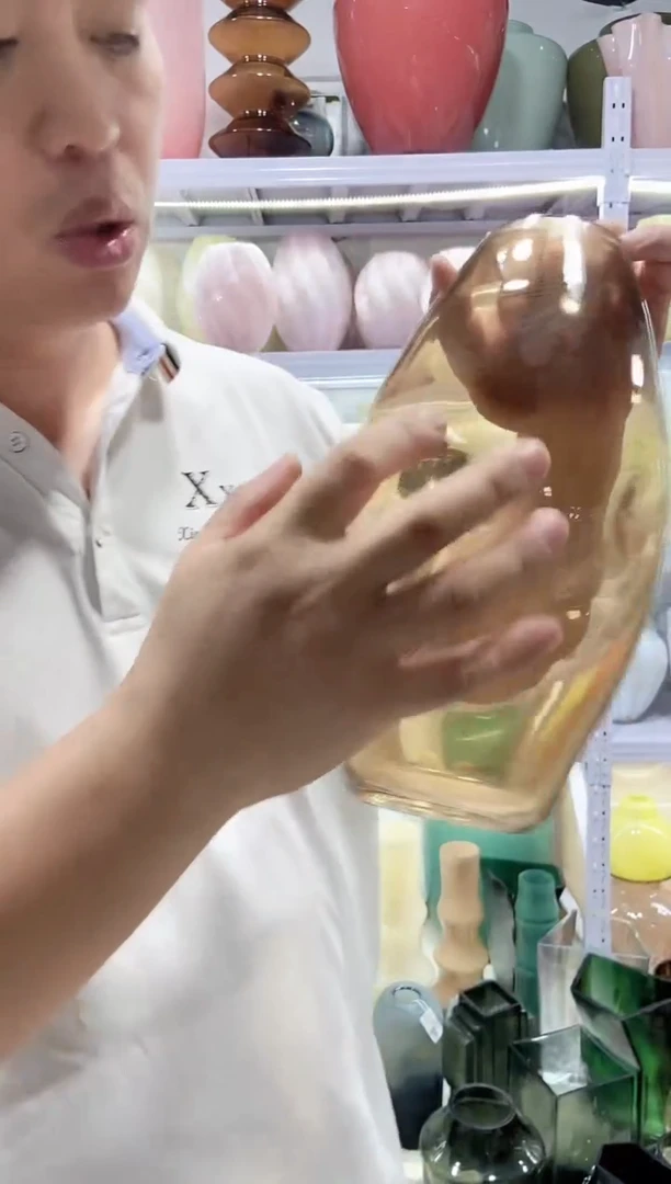 琥珀色扎坑花瓶........