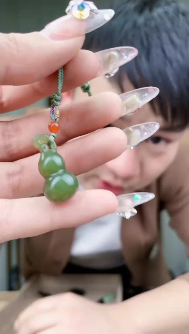 【闪购商品】和田玉挂件未镶嵌拍一发一，多样性发货！