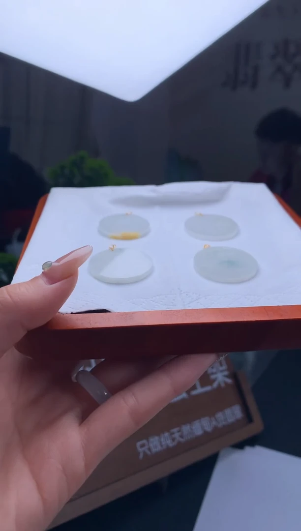 吊坠(不含链)18K金镶嵌翡翠无事牌多样性发一件