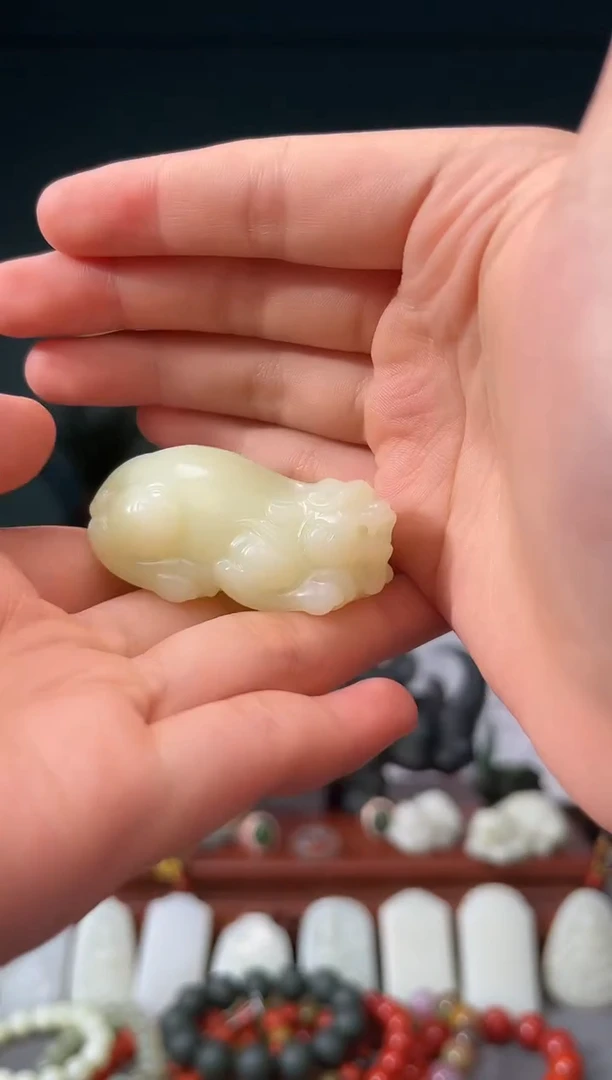 和田玉未镶嵌颈饰吊坠