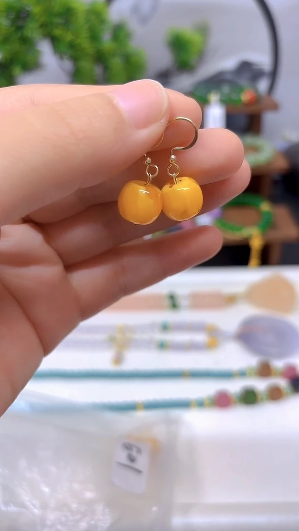 14K金镶嵌蜜蜡耳饰E01