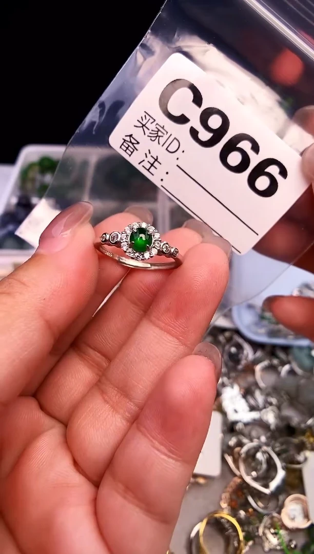银S925镶嵌翡翠耳钉1