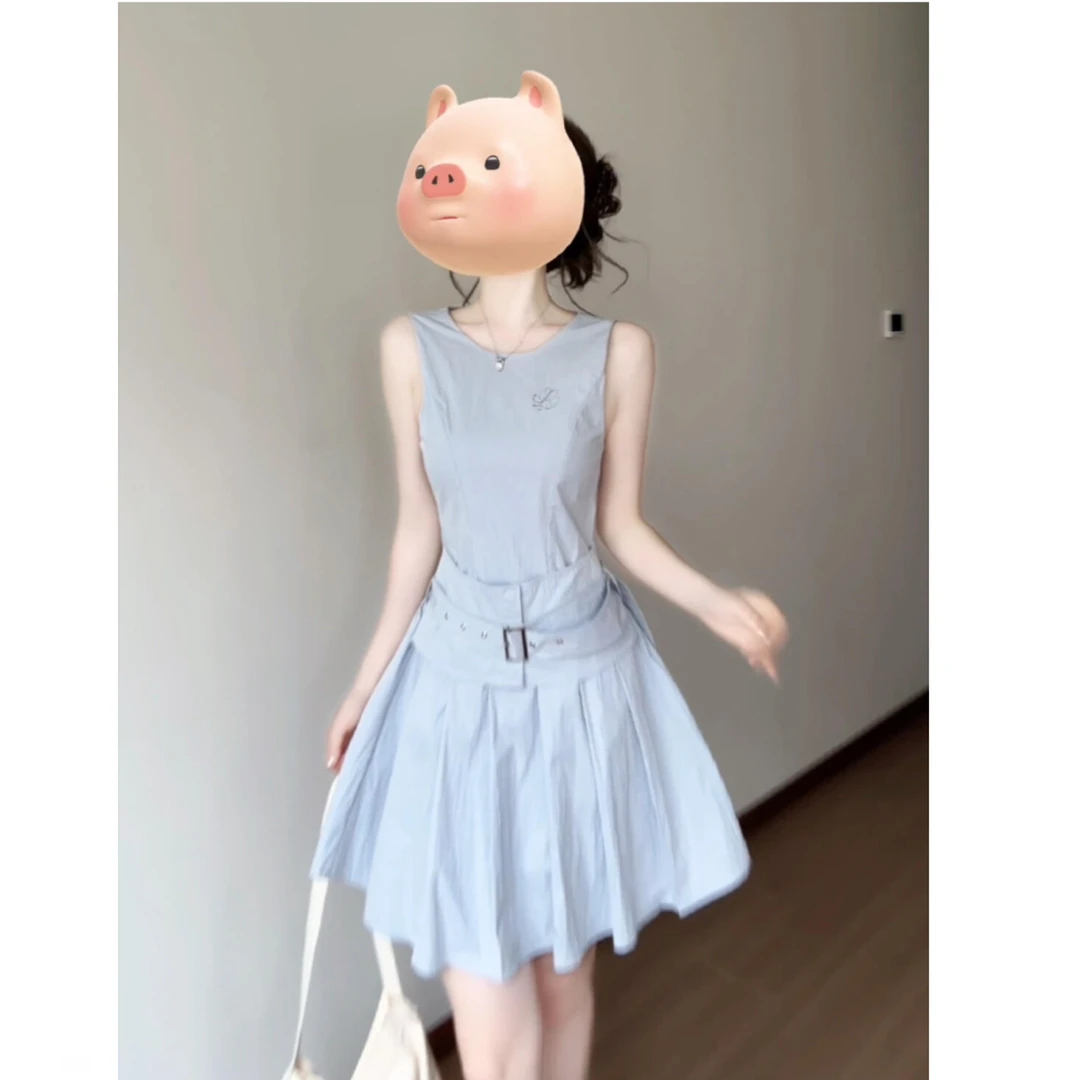 甜美时尚设计感双腰带显瘦工装连衣裙女夏季新款无袖背心百褶短裙