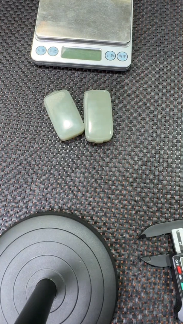 吊坠(赠链)未镶嵌和田玉近矿料吊坠多样性发其一