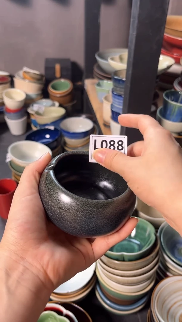 瓷片丑*L088绿彩衣烟灰缸福利