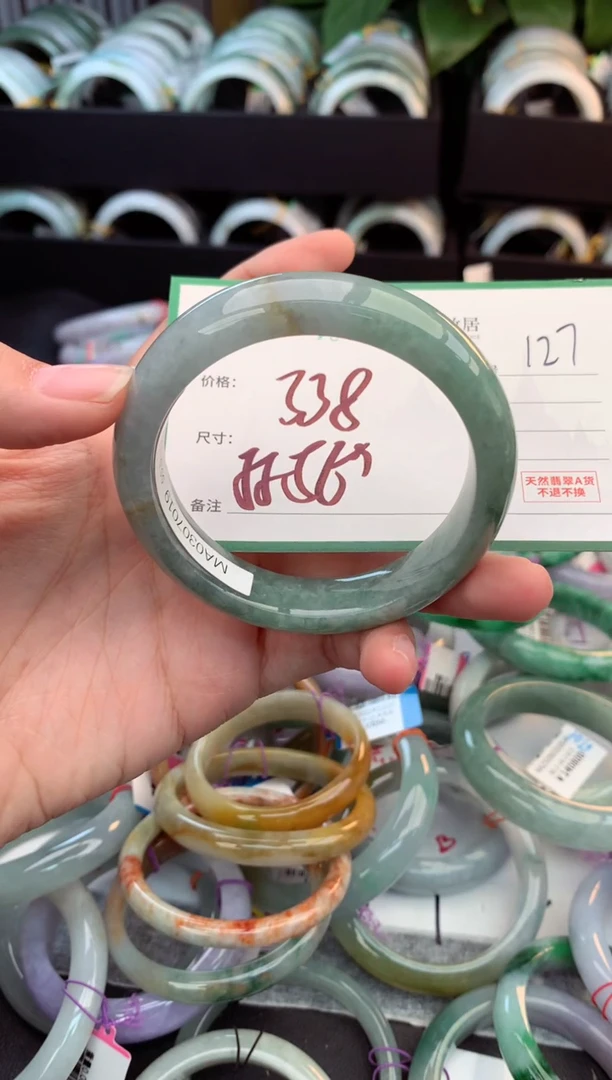 未镶嵌定制翡翠毛货需精细抛光+多人