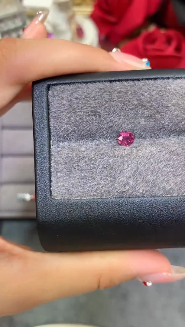 裸石尖晶石枕型 粉色调 0.64ct