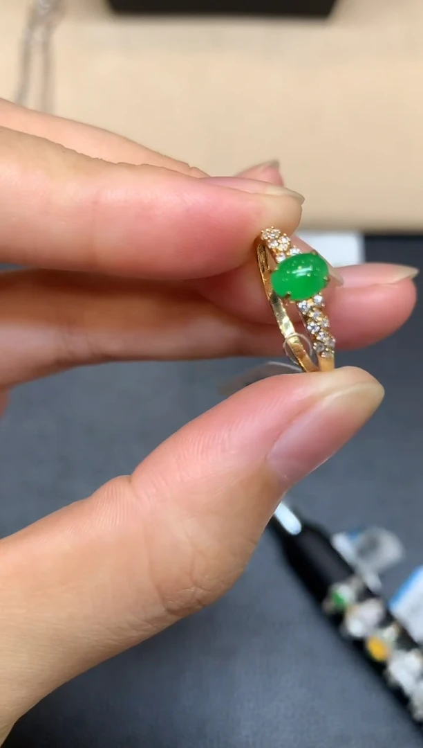 18K金镶嵌戒指翡翠蛋面【无服务费