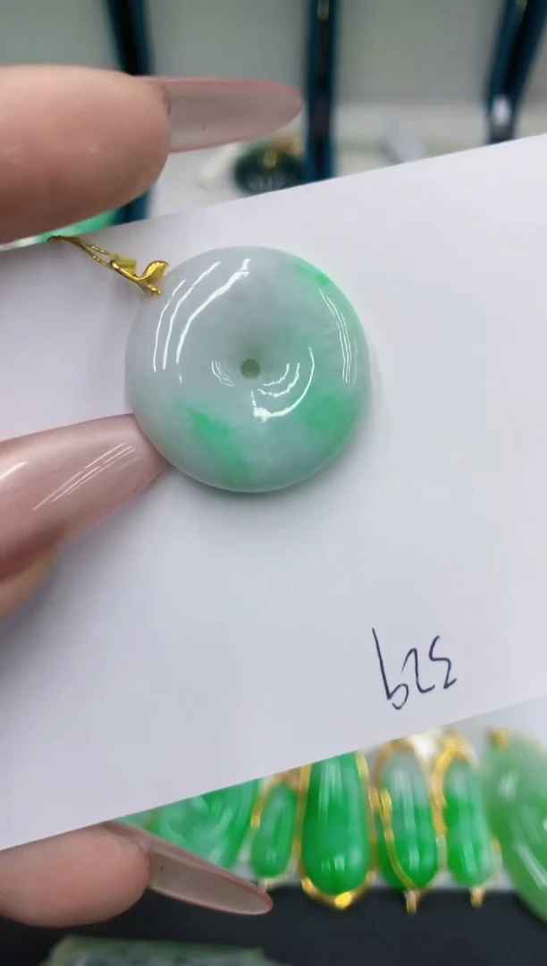 颈饰18K金镶嵌翡翠11111