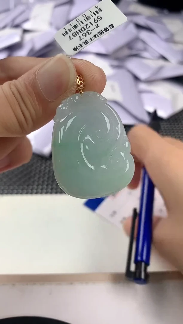 颈饰18K金镶嵌翡翠芯***?64