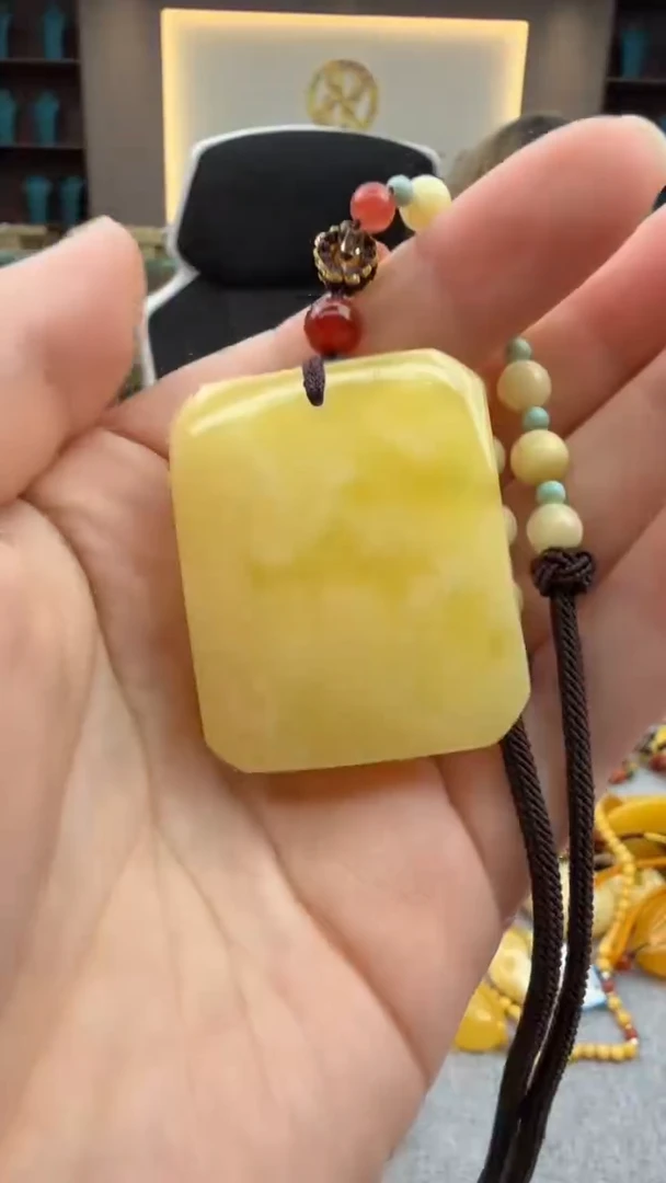 琥珀颈饰未镶嵌287秒拍号 假一罚三