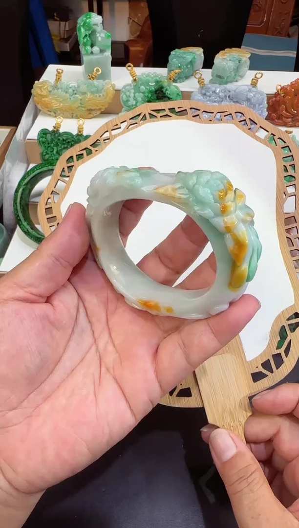 颈饰未镶嵌翡翠手镯5758