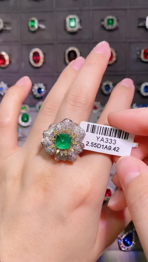 【闪购商品】祖母绿18K金吊坠18K金镶嵌.