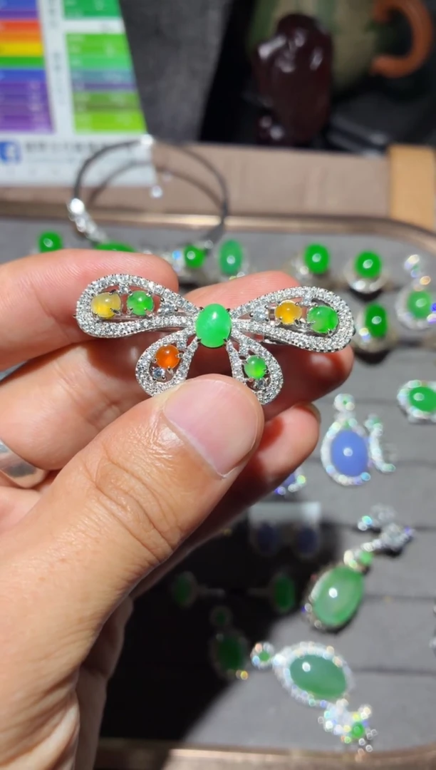 颈饰银S925镶嵌翡翠全量