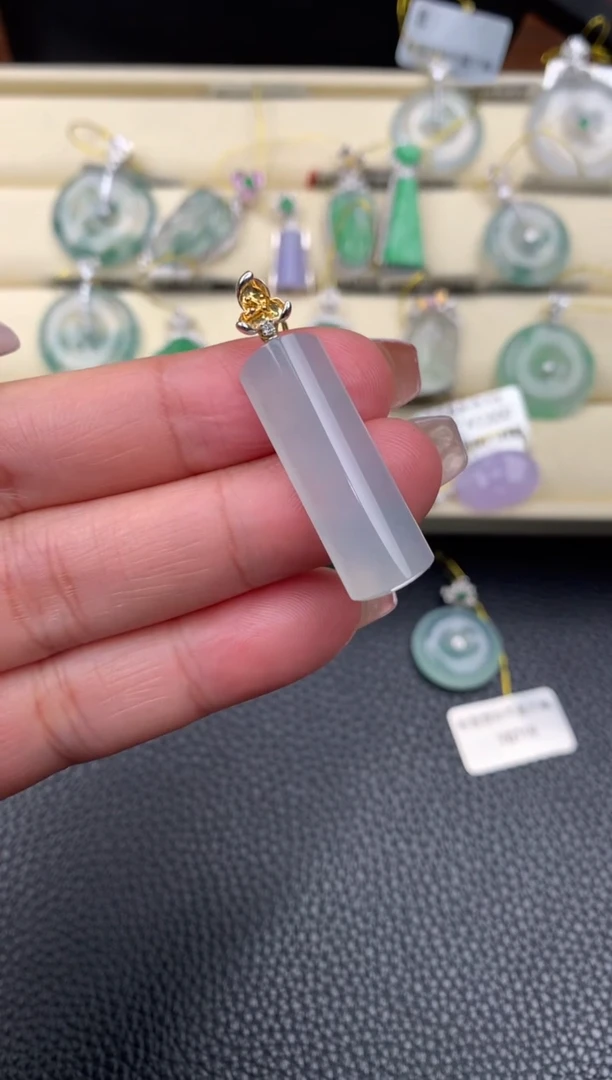 【闪购商品】翡翠颈饰18K金镶嵌D792......