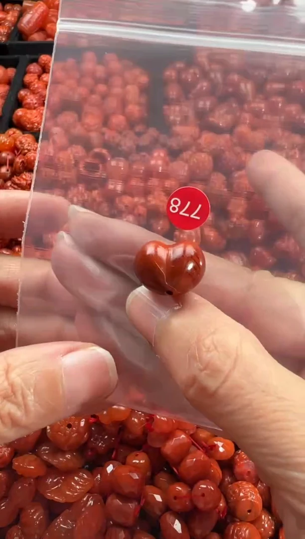 颈饰未镶嵌南红玛瑙1