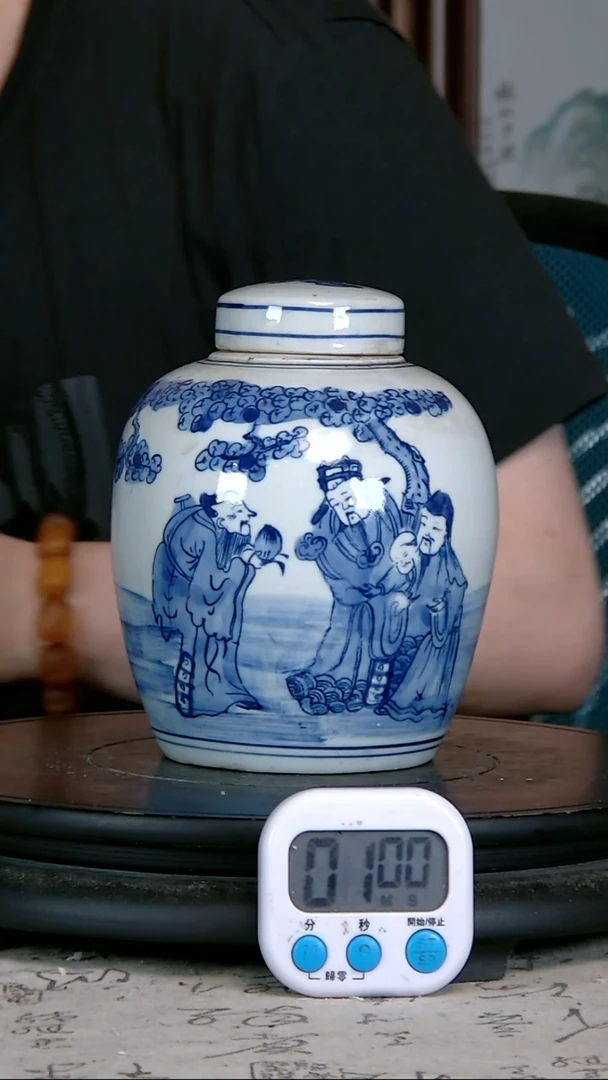 张*青花精绘人物图罐
