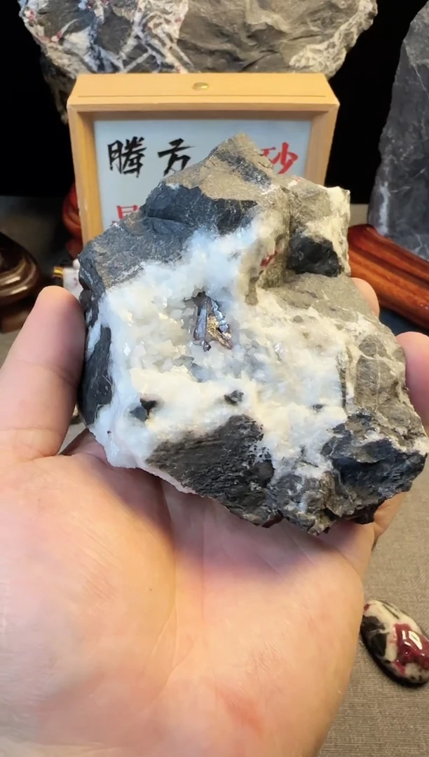 天然辰砂佛****常天然朱砂晶体原石毛料预定雕刻