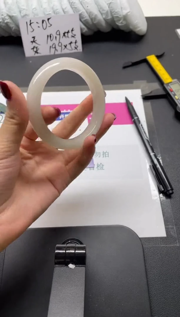 未镶嵌手镯石英质玉83-55