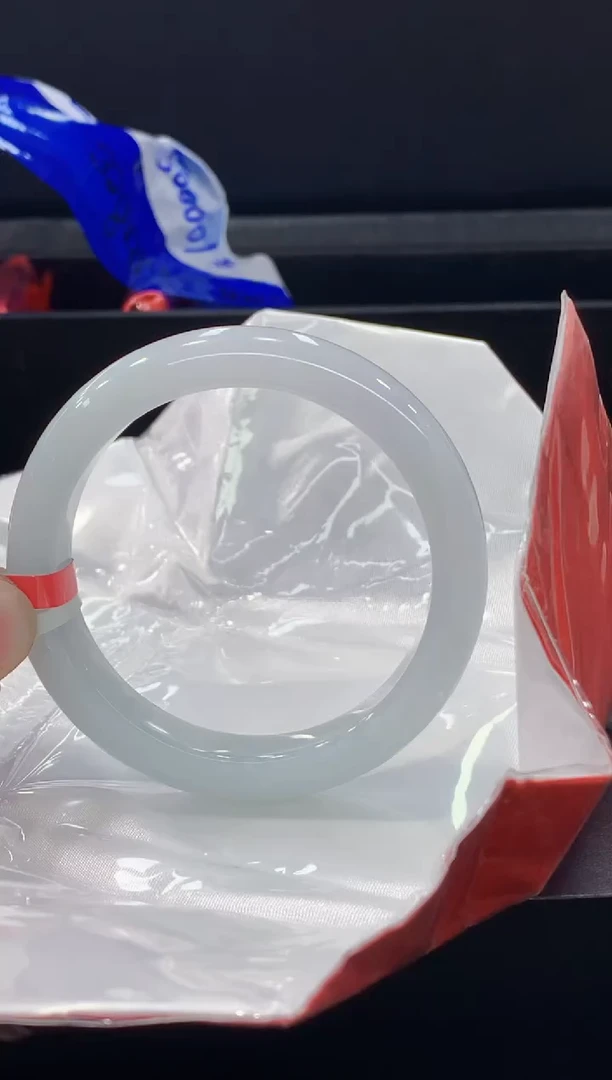 翡翠手镯未镶嵌手镯