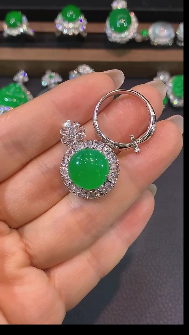 18K金镶嵌戒指翡翠吊坠