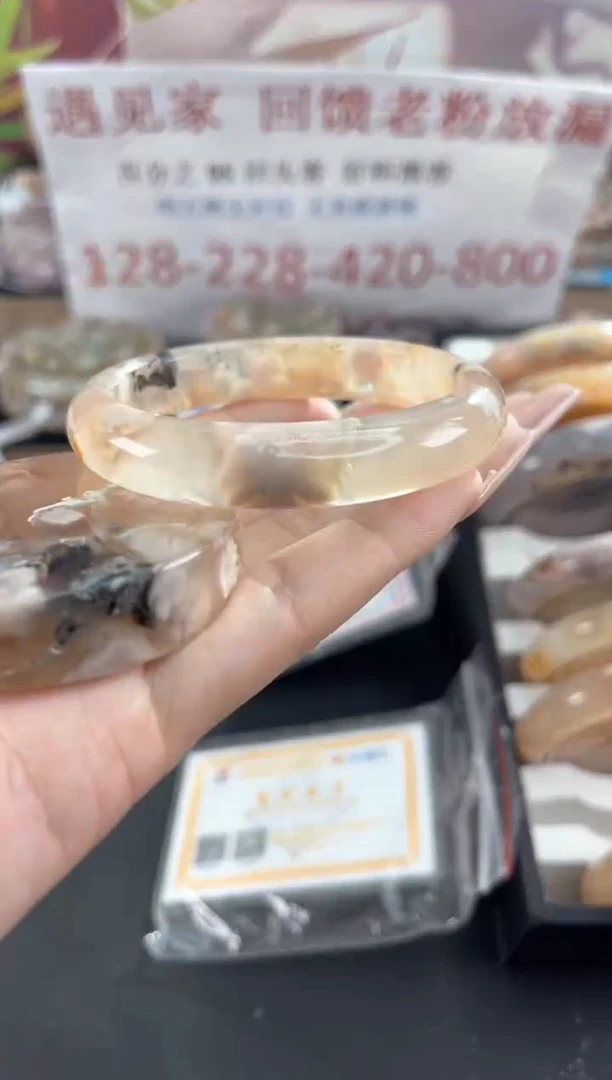 石英质玉手镯未镶嵌54