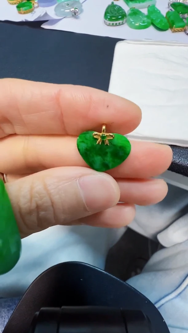 吊坠(不含链)18K金镶嵌翡翠520