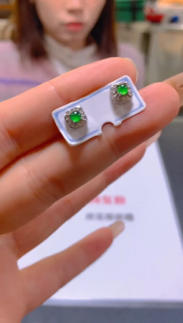 未镶嵌翡翠耳饰多样性发一