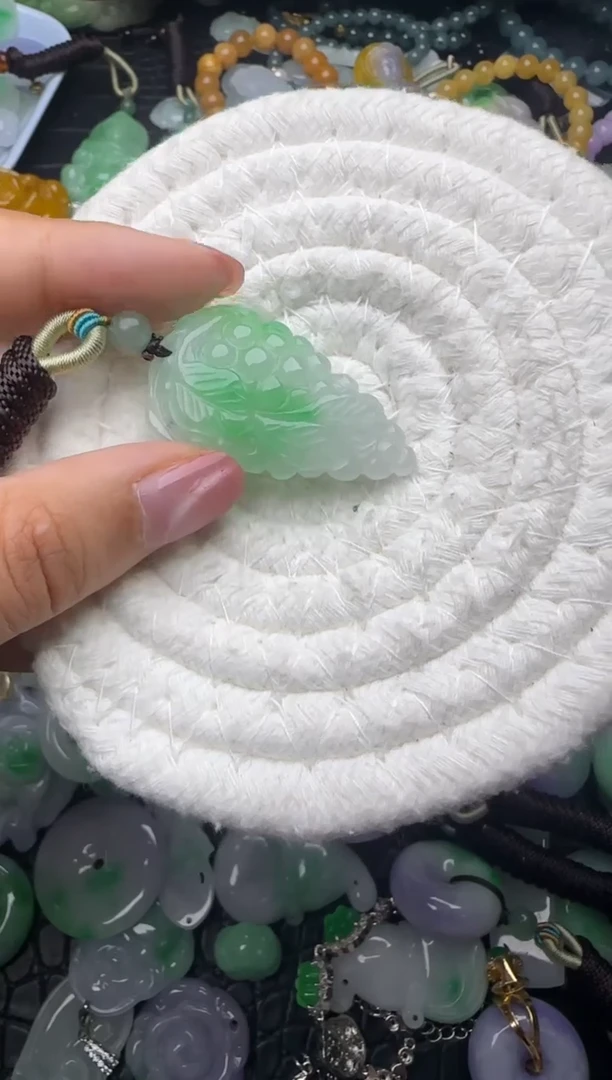 颈饰未镶嵌翡翠缅甸翡翠吊坠
