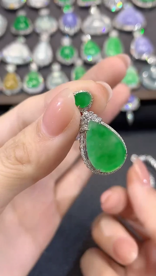 吊坠(不含链)18K金镶嵌翡翠A58