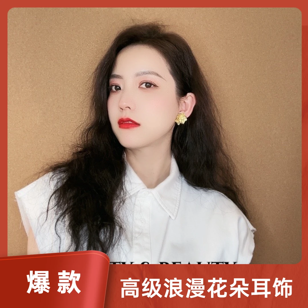 铜合金耳饰 高级感花朵小雏菊耳钉小众设计师款约2.2cm