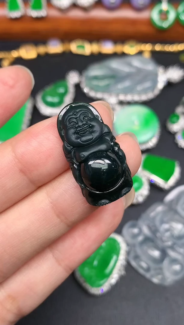 翡翠未镶嵌颈饰站佛