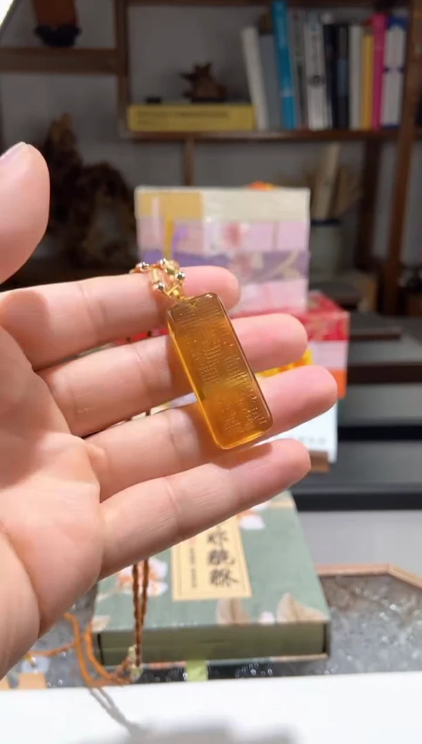 琥珀颈饰未镶嵌金棕珀天官赐福