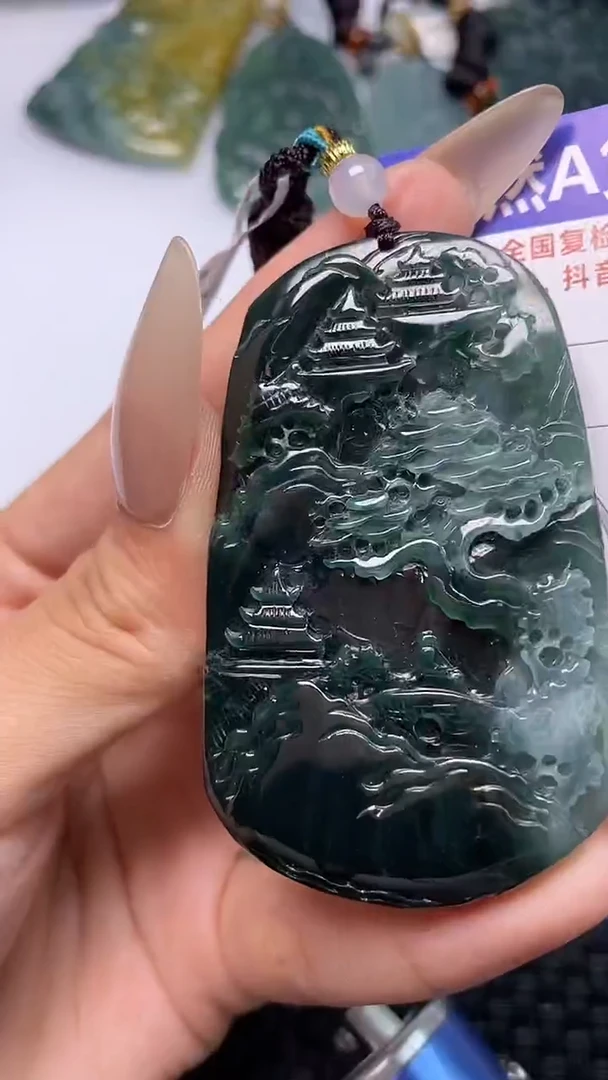 颈饰未镶嵌翡翠