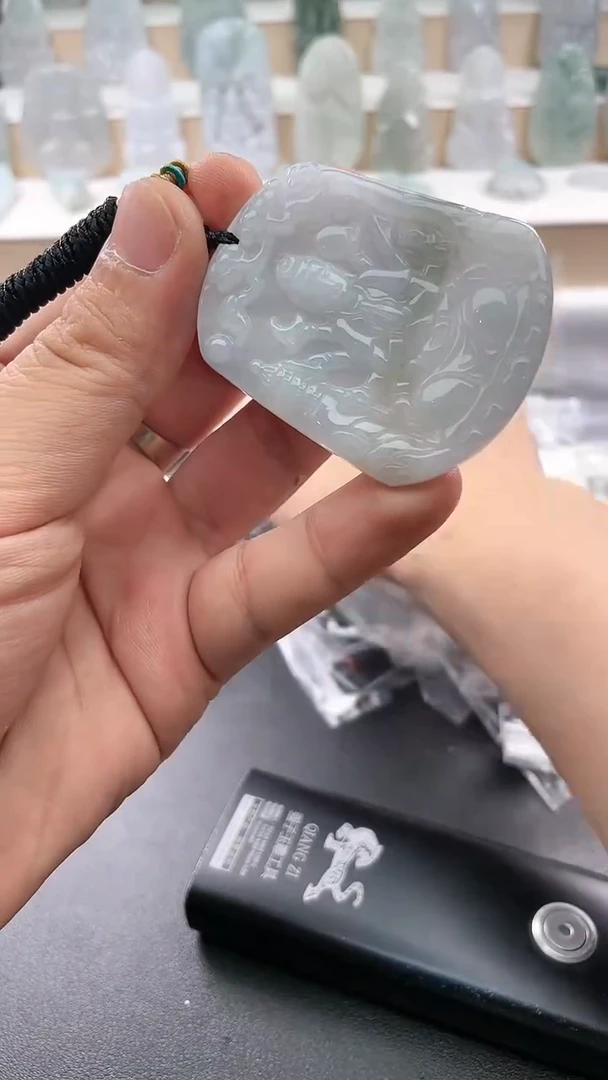 翡翠未镶嵌颈饰..../5/29/ 334