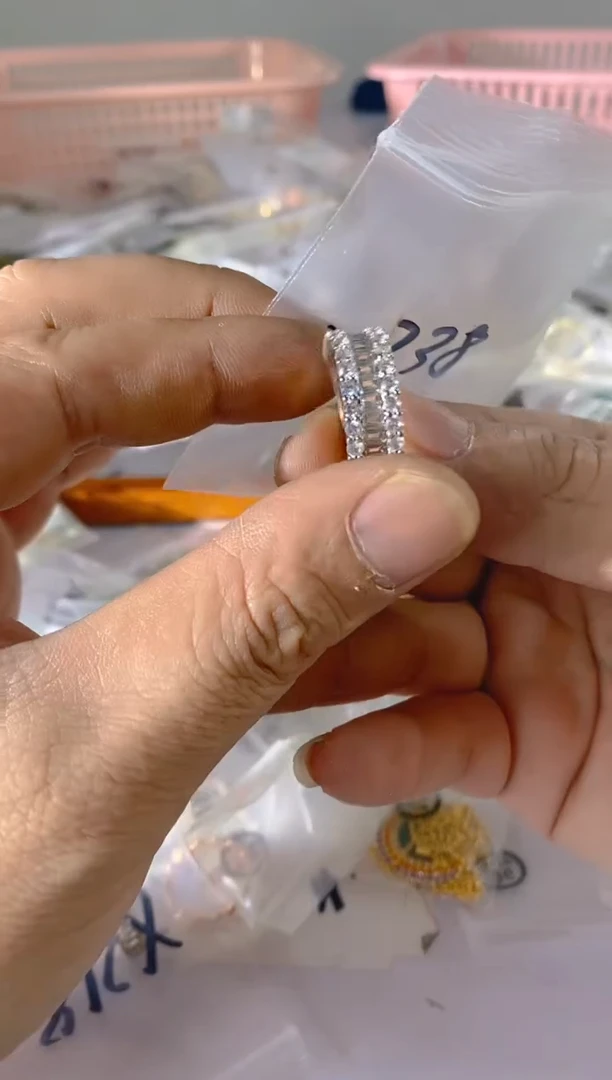 【闪购商品】水晶颈饰银S925镶嵌X238红宝，蓝宝，多样性发一件赠链