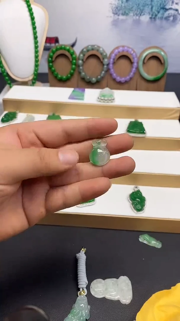 翡翠挂件未镶嵌一物一证 所见即所得