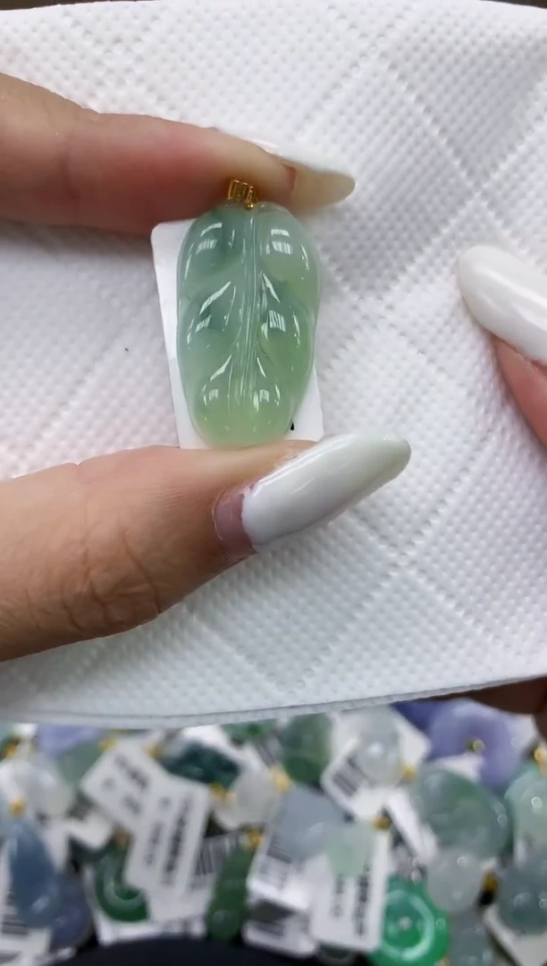 颈饰18K金镶嵌翡翠1