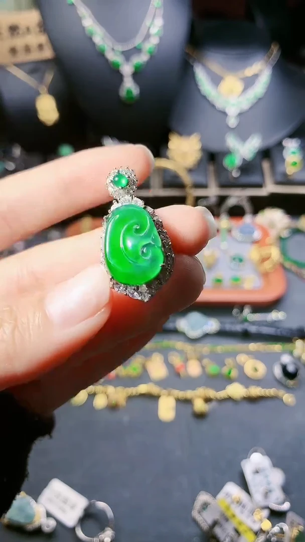 【闪购商品】翡翠吊坠(赠链)银S925镶嵌吊坠