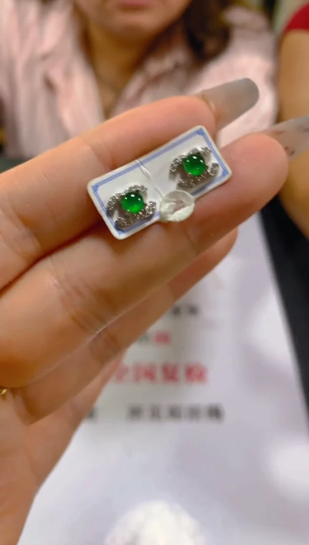 未镶嵌翡翠耳饰多样性发一