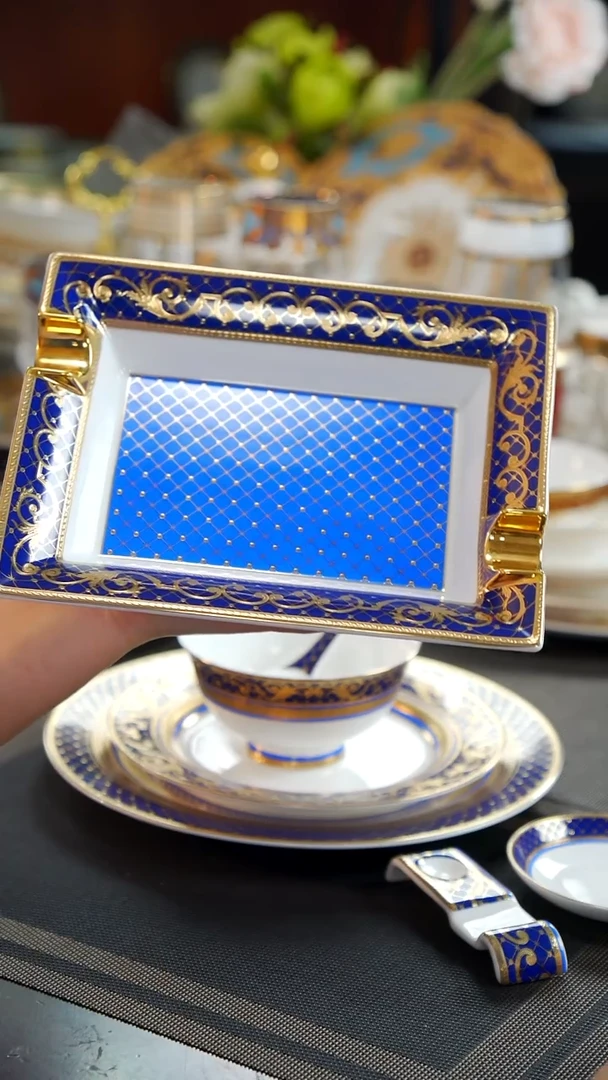 瓷片烟灰缸  1个