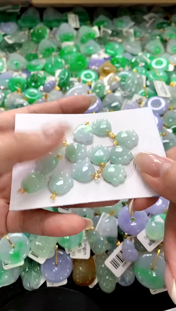 翡翠18K金镶嵌颈饰1111111111（多样性发其一）